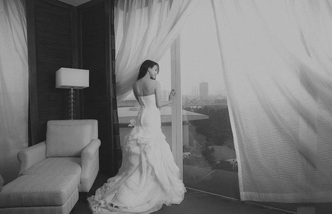 Trà Ngọc Hằng ưu tư khi làm cô dâu